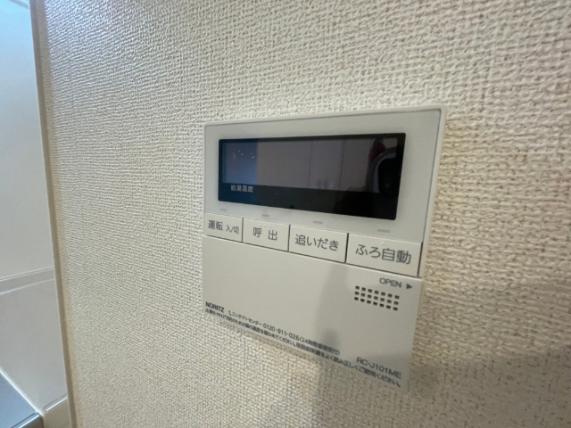 ����20