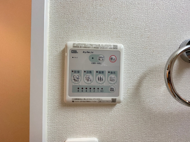 ����23