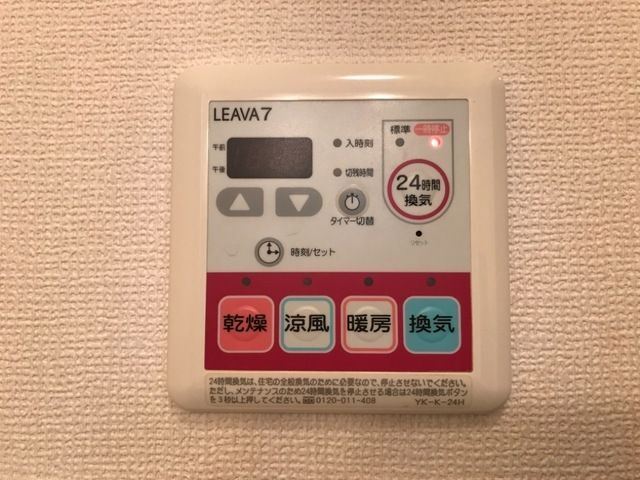 ����20