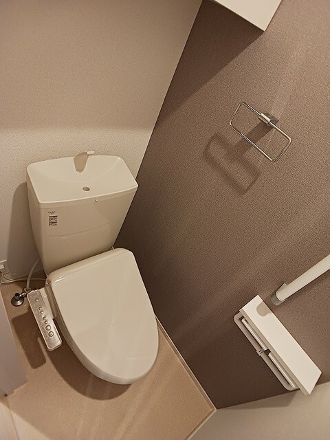 ����4