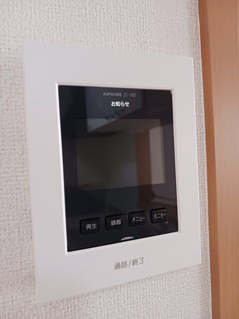 ����12