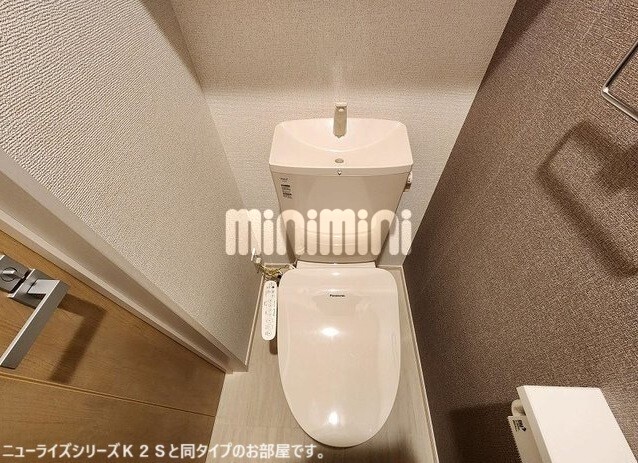����9