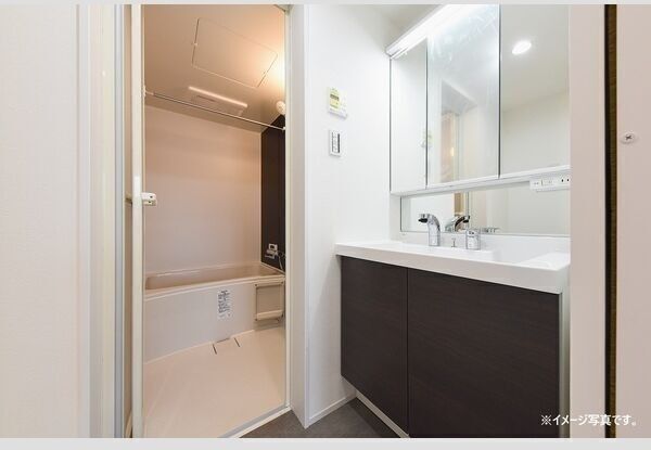 ����5