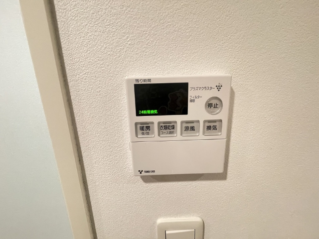 ����17
