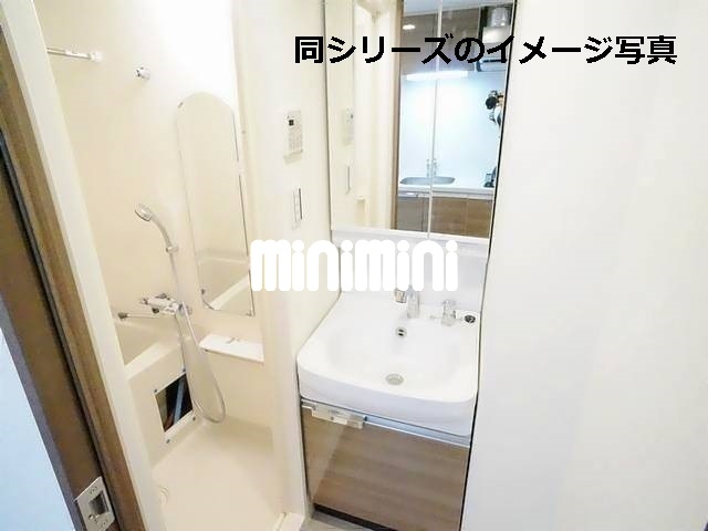 ����4