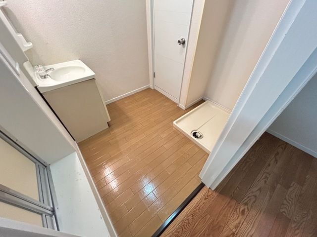 ����17