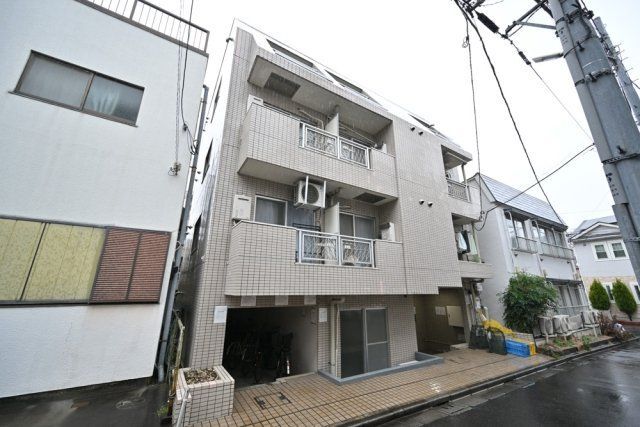 �����s����{�{���P�q