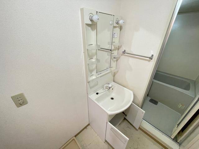 ����5