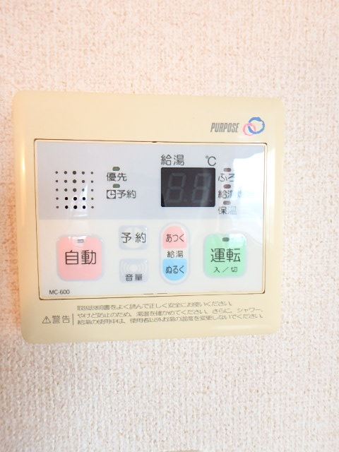 ����12