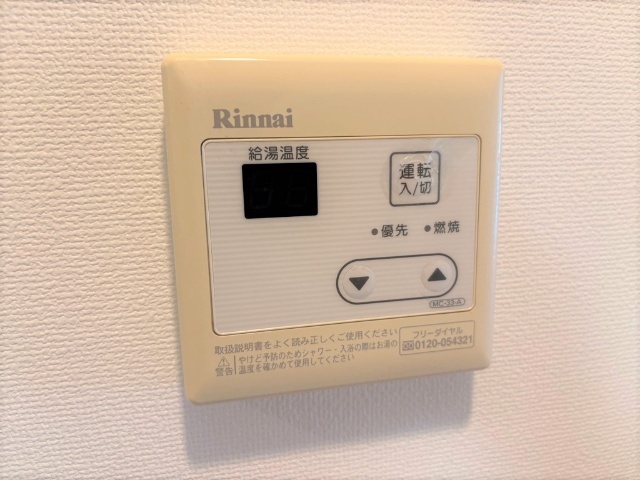 ����15