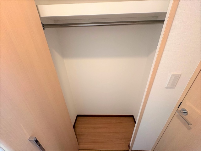����8