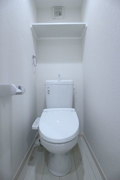 ����4