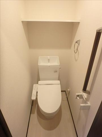 ����4