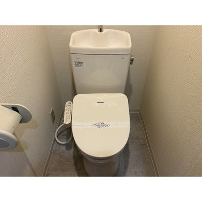 ����4