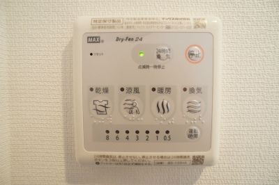 ����12