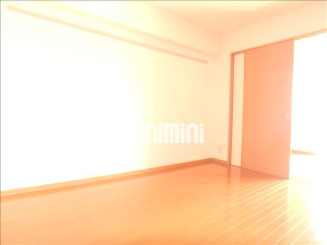 ����4