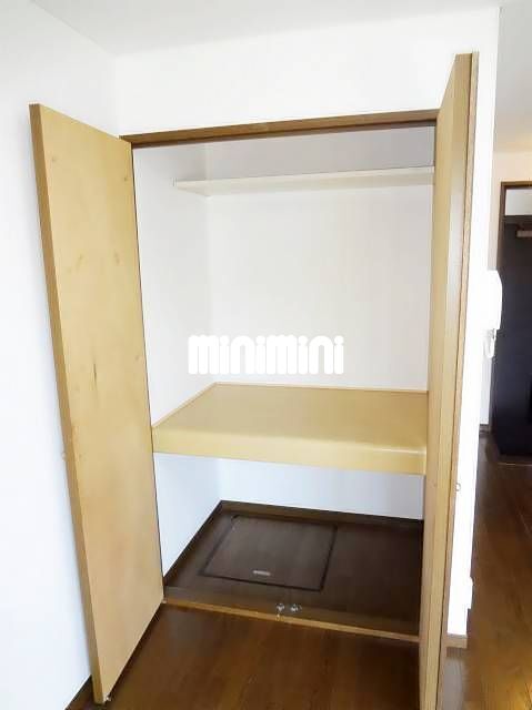 ����4