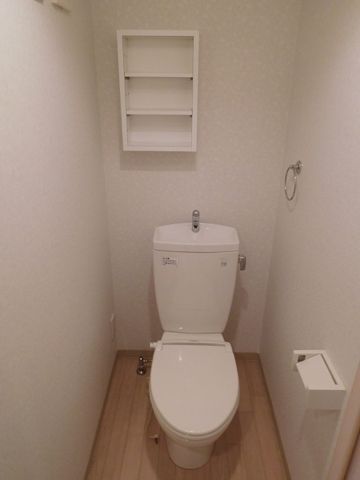 ����4