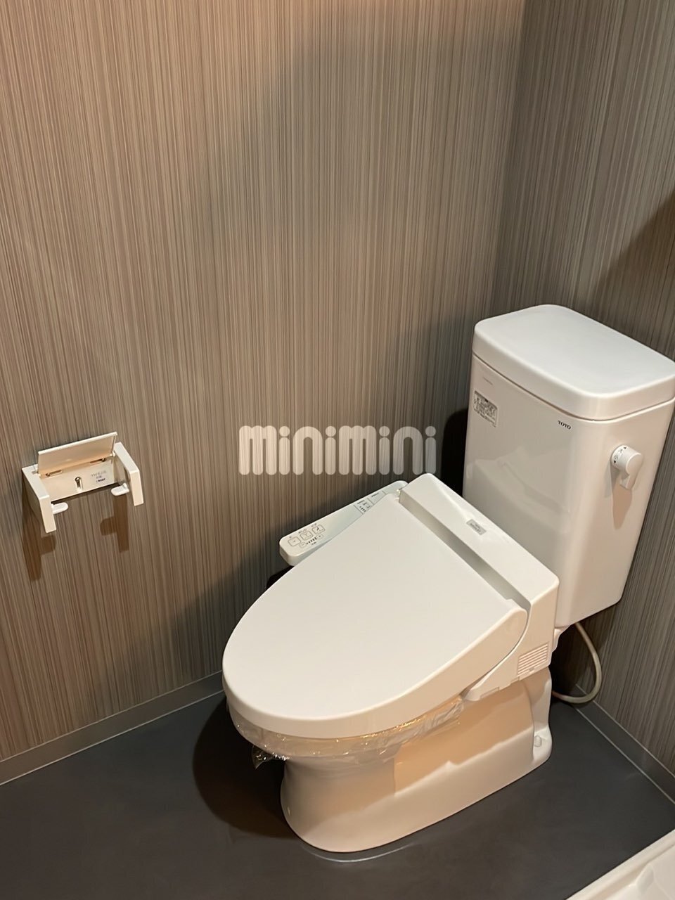 ����4