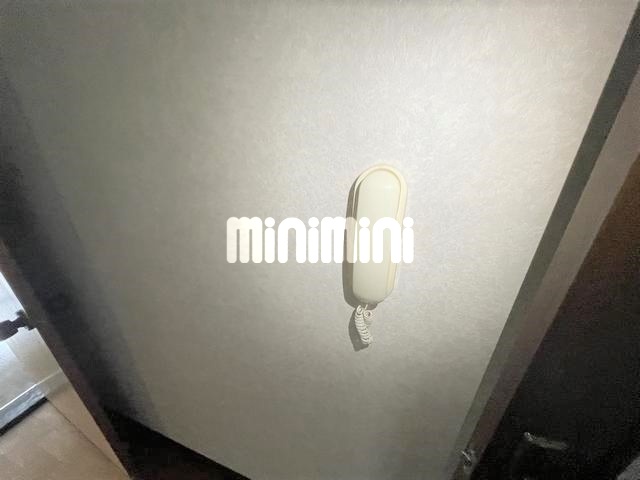 ����12