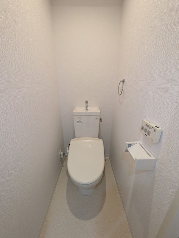 ����4