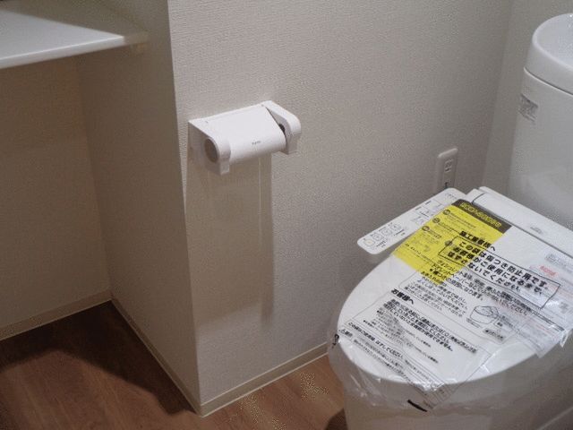 ����4