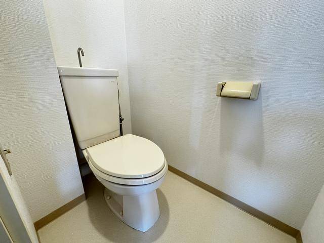����4