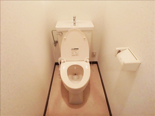 ����4