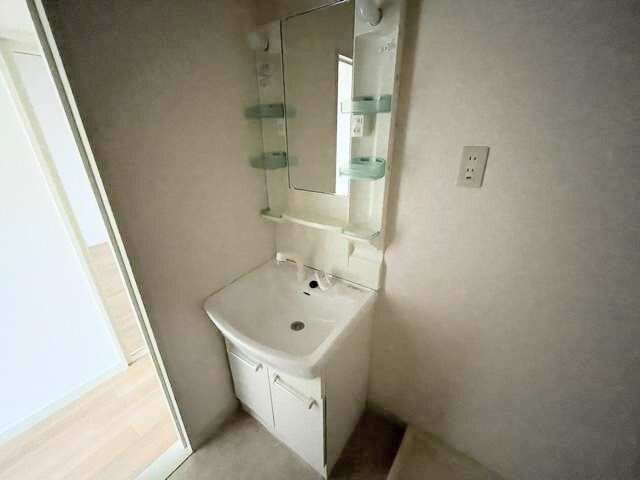 ����5