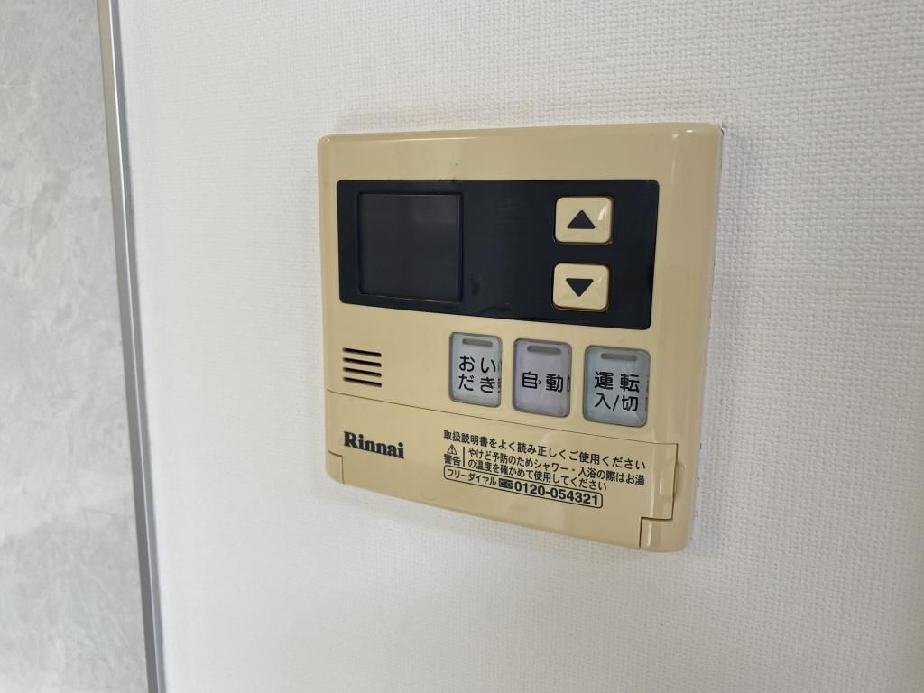 ����12