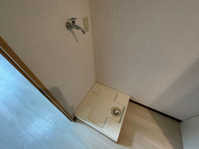����12