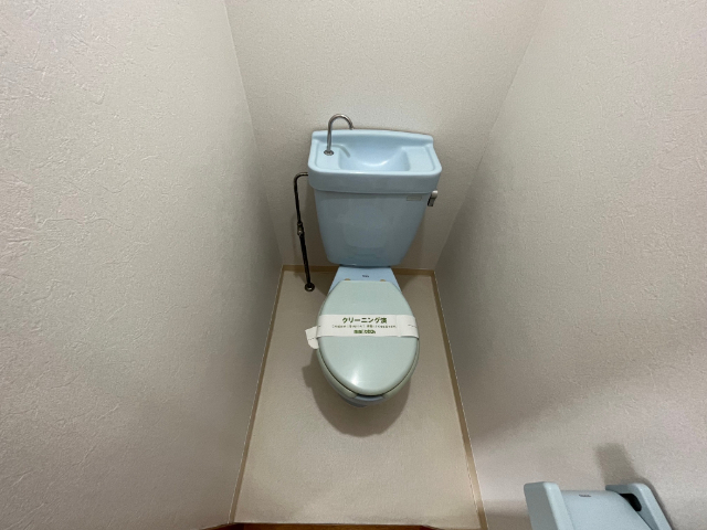����4