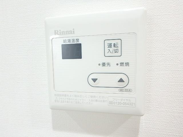 ����9