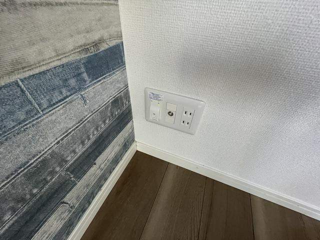 ����17