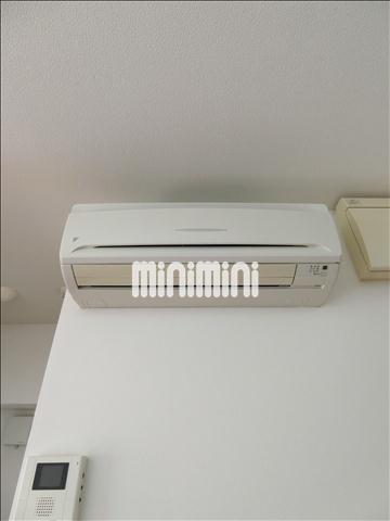 ����9