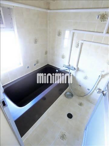 ����12