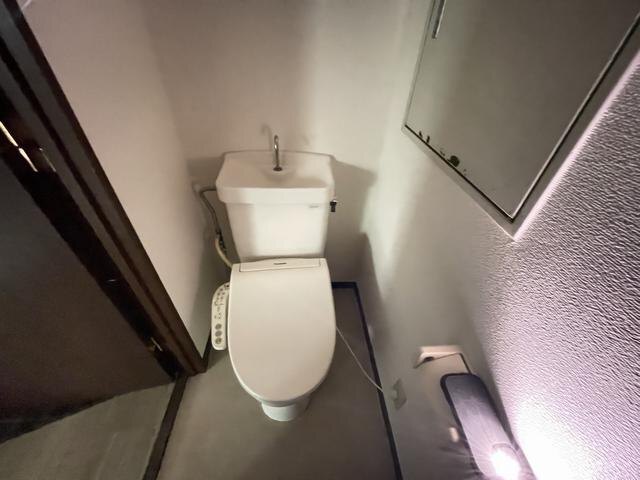 ����4