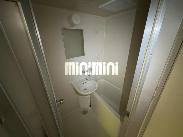 ����3