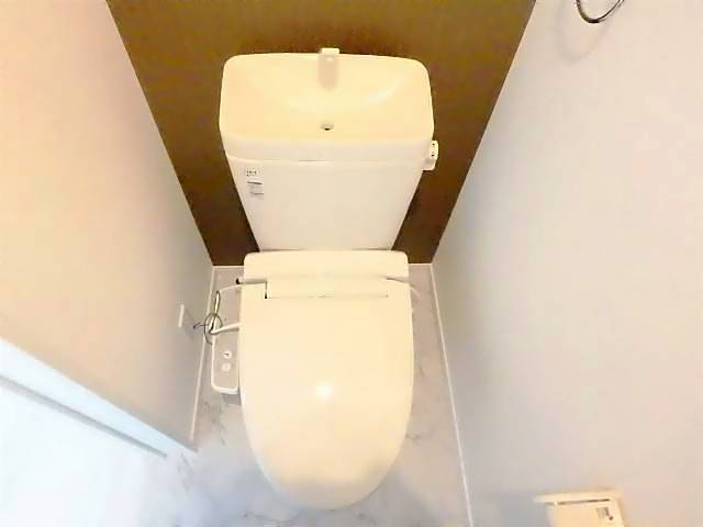 ����4