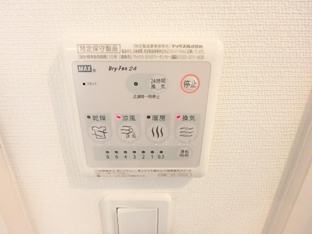 ����16