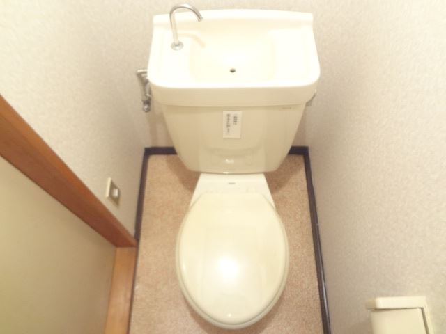 ����4