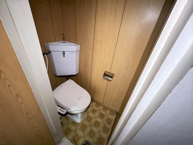 ����4