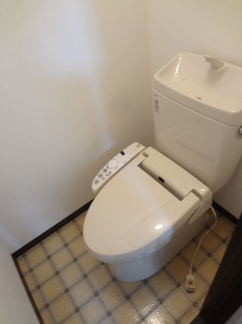 ����4