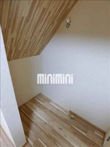 ����8