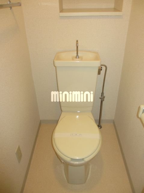 ����4