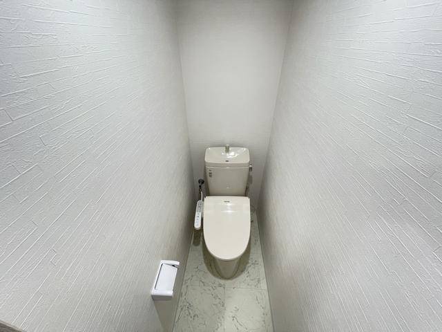����4