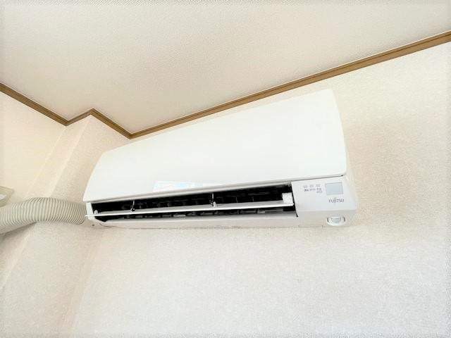 ����8