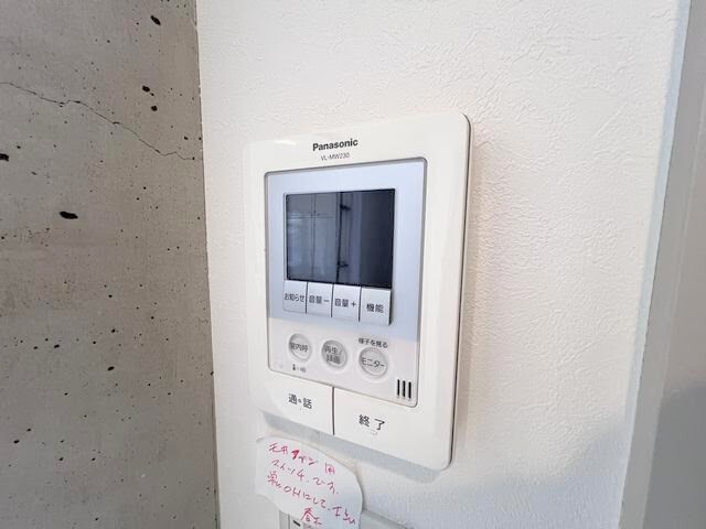 ����16