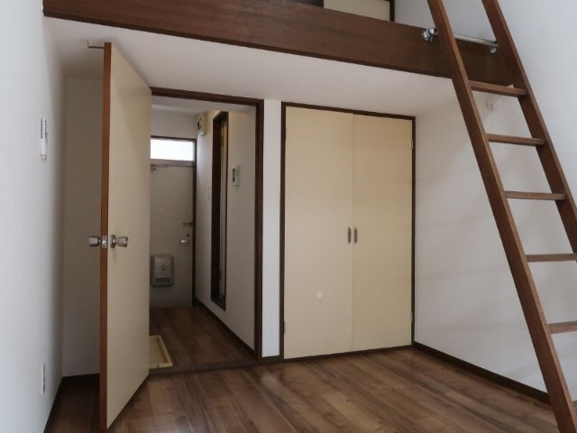 ����13