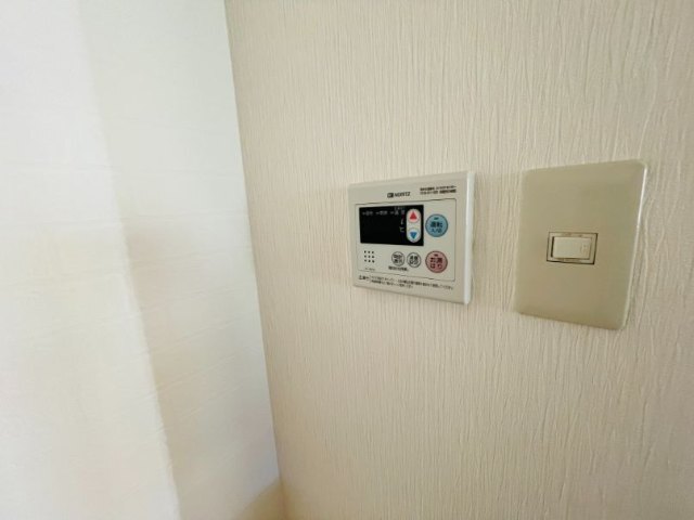 ����12